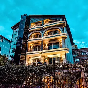 فندق Broadway, تيرانا